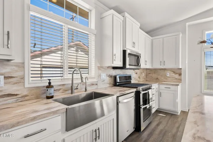 27-web-or-mls-UpmarketMedia_932ColVis-34