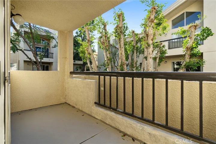 5510 Owensmouth Avenue 224, Woodland Hills, California 91367