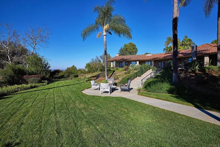 7 Rolling View Lane, Fallbrook, California 92028