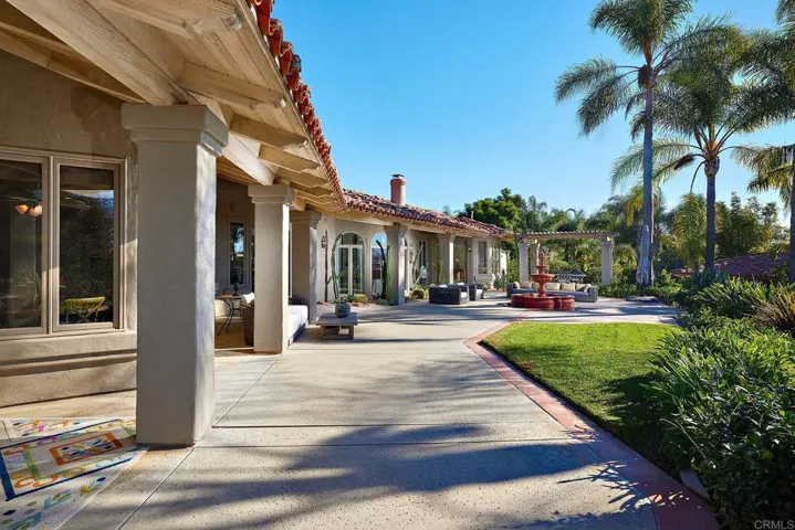 7 Rolling View Lane, Fallbrook, California 92028