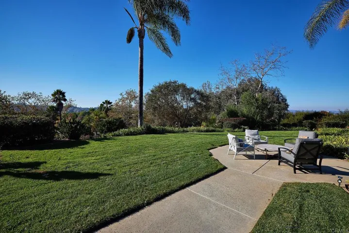 7 Rolling View Lane, Fallbrook, California 92028