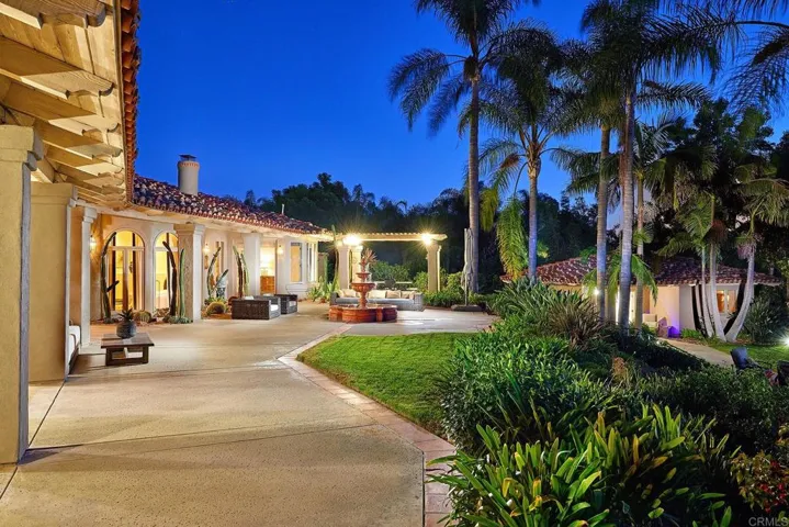 7 Rolling View Lane, Fallbrook, California 92028