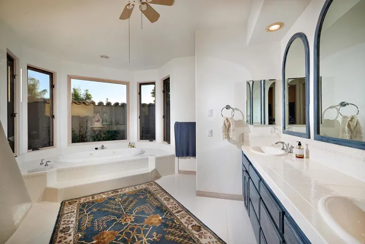 7 Rolling View Lane, Fallbrook, California 92028