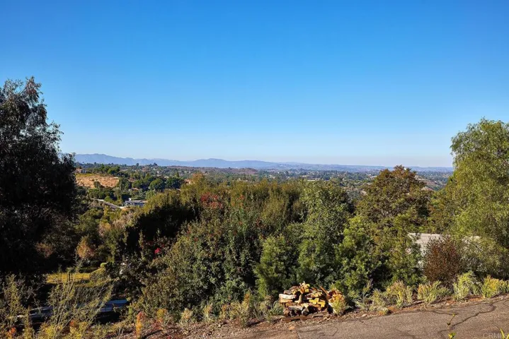 7 Rolling View Lane, Fallbrook, California 92028