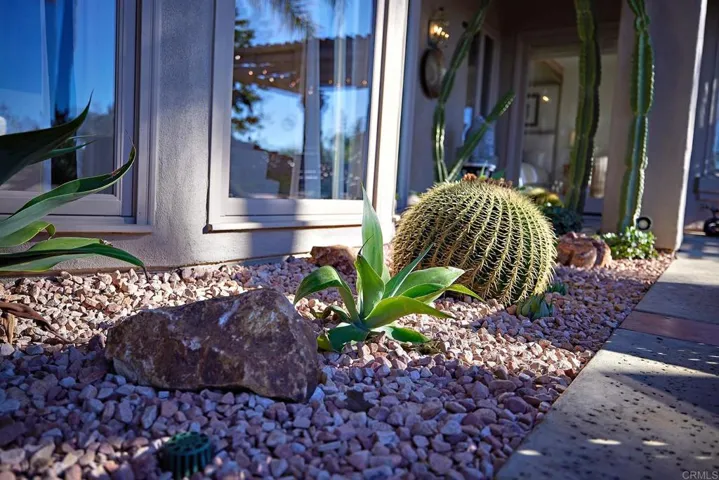 7 Rolling View Lane, Fallbrook, California 92028