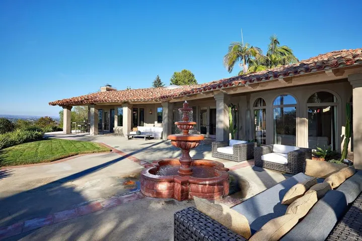7 Rolling View Lane, Fallbrook, California 92028