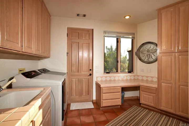 7 Rolling View Lane, Fallbrook, California 92028