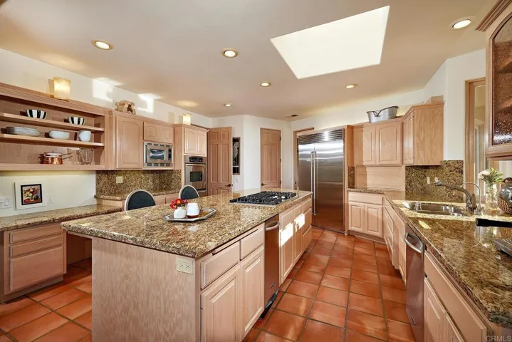 7 Rolling View Lane, Fallbrook, California 92028