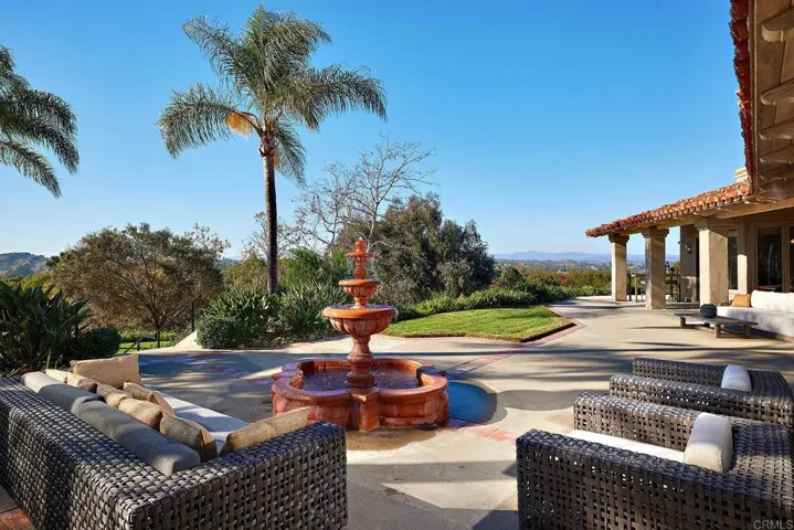 7 Rolling View Lane, Fallbrook, California 92028