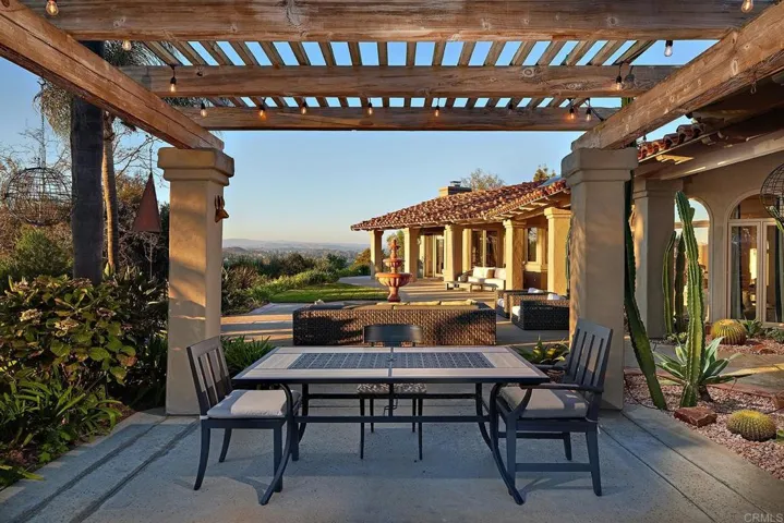 7 Rolling View Lane, Fallbrook, California 92028