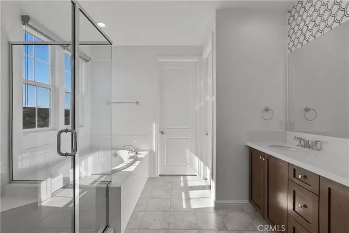 Upgraded Master Bathroom with Soaking Tub with Walk in Closet