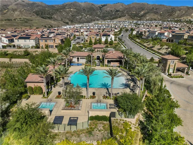 Community Pool, Spa and Kids Splash area, Clubhouse, BBQ and so much more