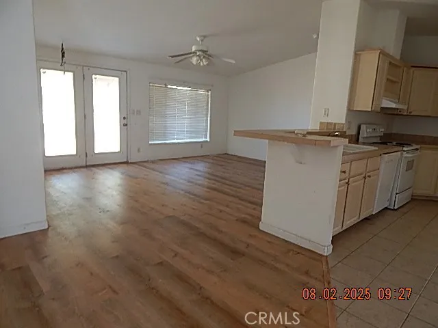 MH kitchen/living room