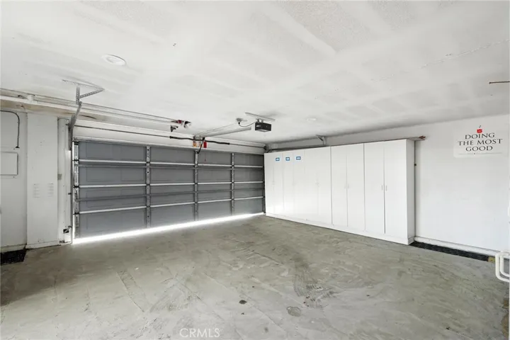 Huge Garage Direct Access
