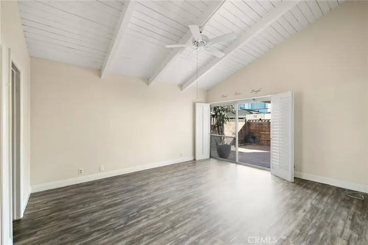Primary Suite w/Vaulted Ceilings
