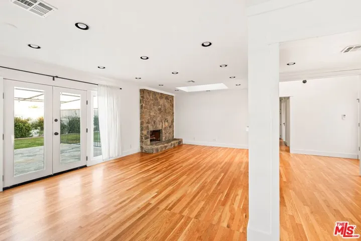 6622 Royer Avenue, West Hills, California 91307