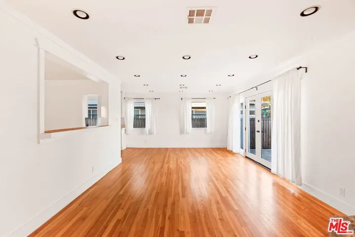 6622 Royer Avenue, West Hills, California 91307