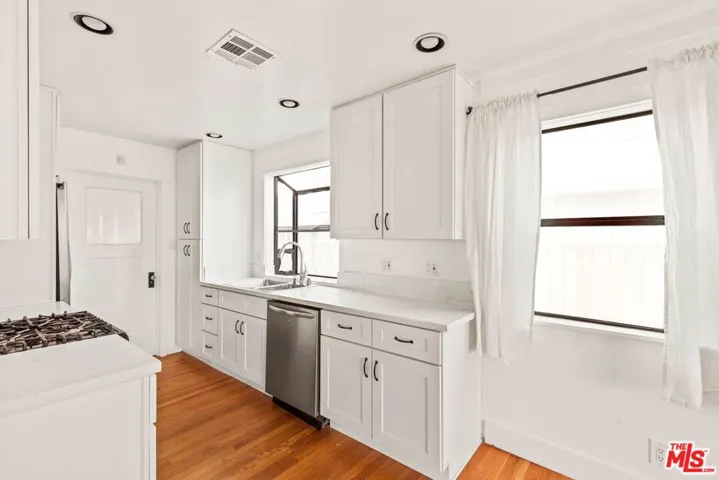 6622 Royer Avenue, West Hills, California 91307