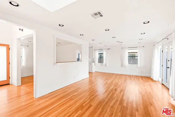 6622 Royer Avenue, West Hills, California 91307