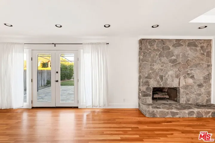 6622 Royer Avenue, West Hills, California 91307