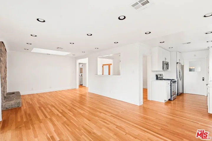6622 Royer Avenue, West Hills, California 91307