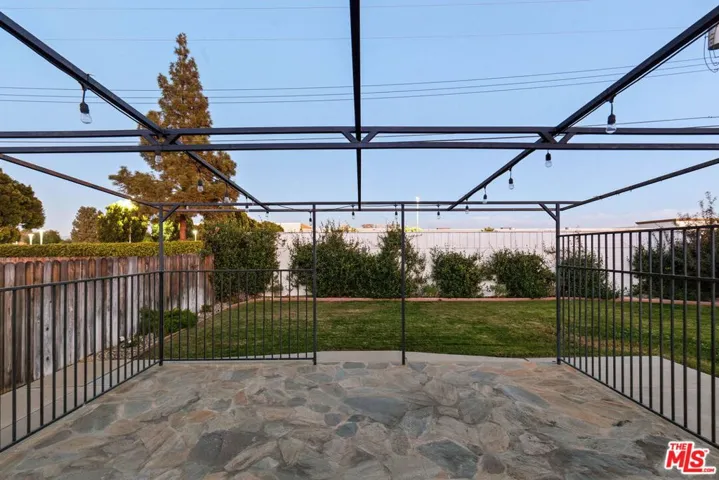 6622 Royer Avenue, West Hills, California 91307