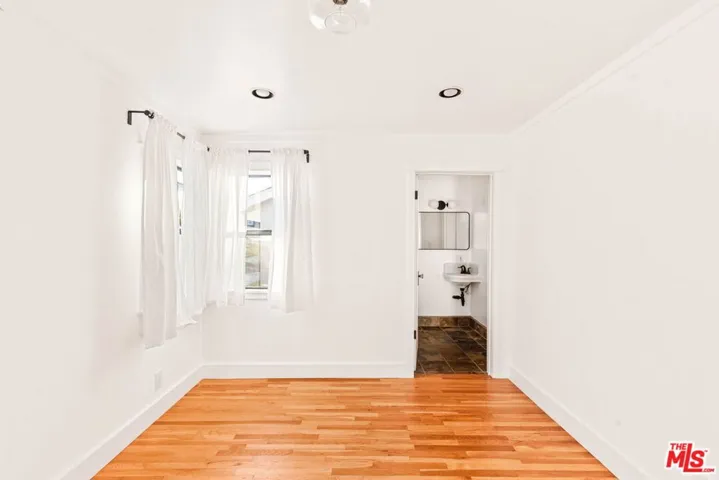 6622 Royer Avenue, West Hills, California 91307