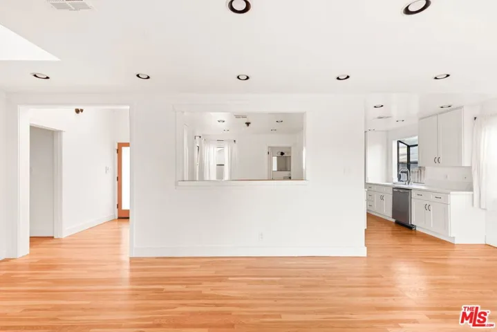 6622 Royer Avenue, West Hills, California 91307