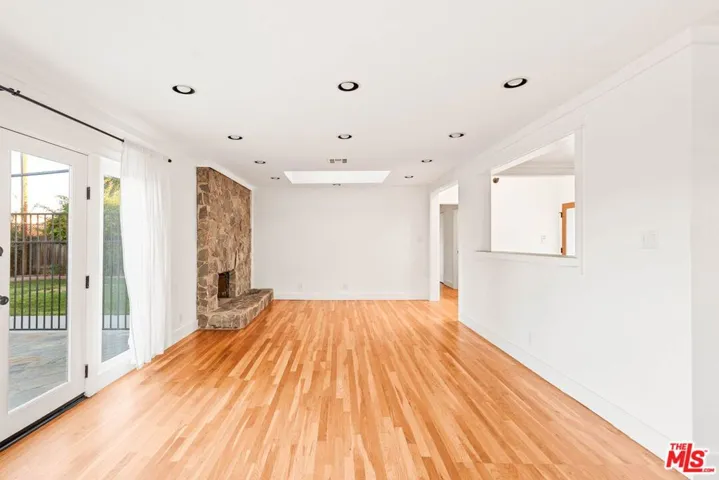 6622 Royer Avenue, West Hills, California 91307