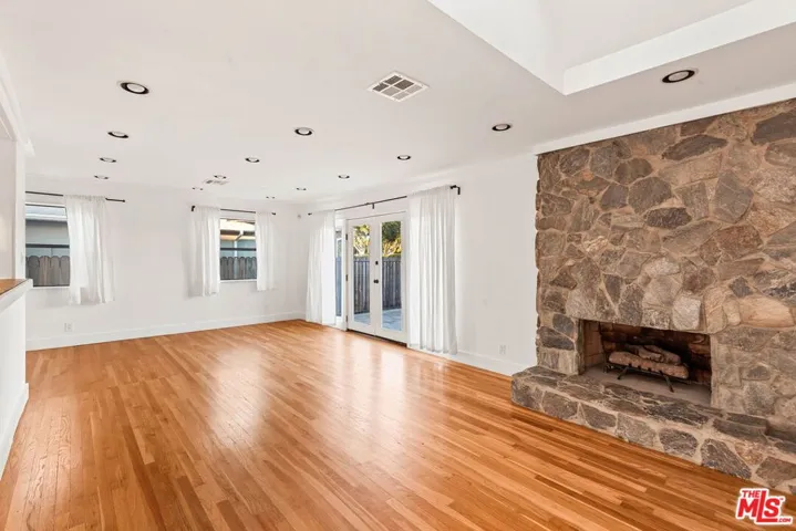 6622 Royer Avenue, West Hills, California 91307