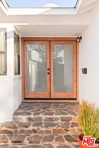 6622 Royer Avenue, West Hills, California 91307