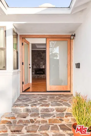 6622 Royer Avenue, West Hills, California 91307