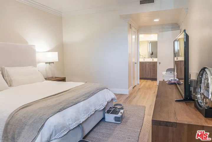 12115 San Vicente Boulevard Unit 110, Los Angeles, California 90049