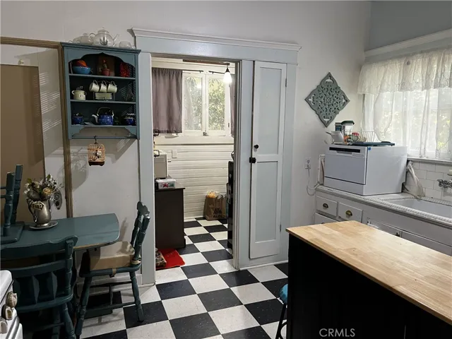 6728 Friends Avenue, Whittier, California 90601