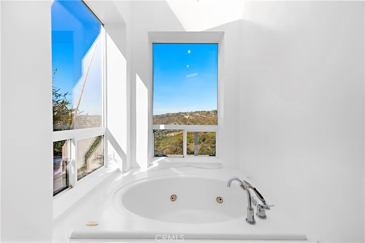 1630 Del Mar Avenue, Laguna Beach, California 92651