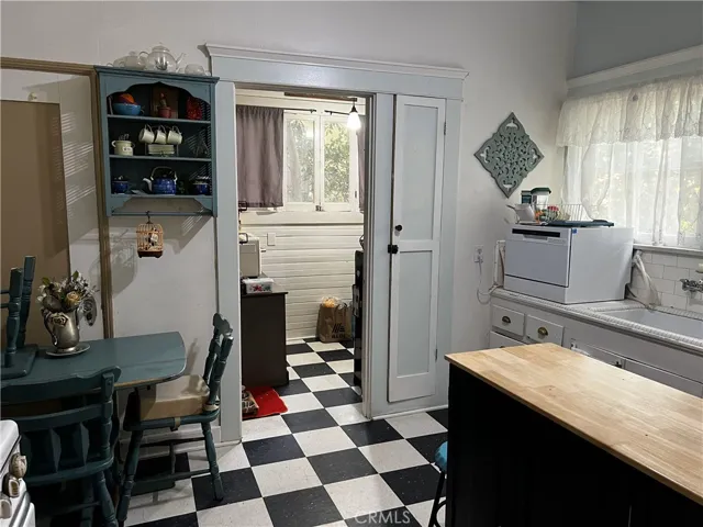 6728 Friends Avenue, Whittier, California 90601