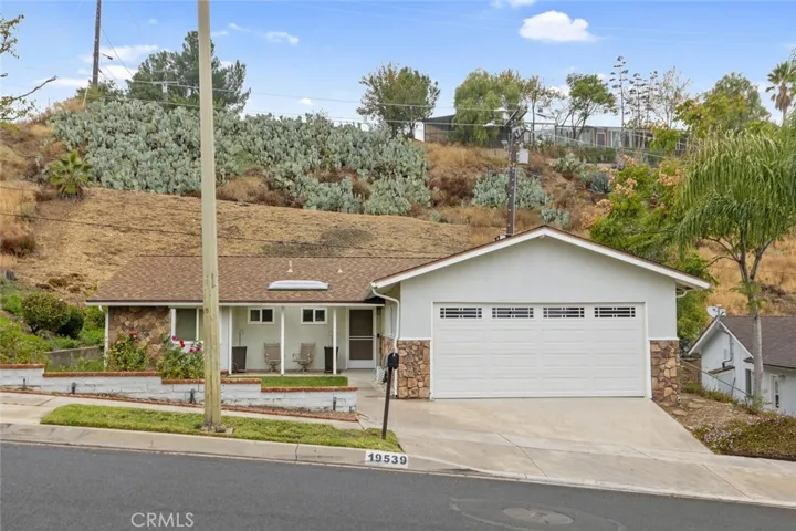 19539 Aldbury Street, Canyon Country, California 91351