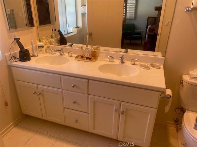 primary bath, dual vanities