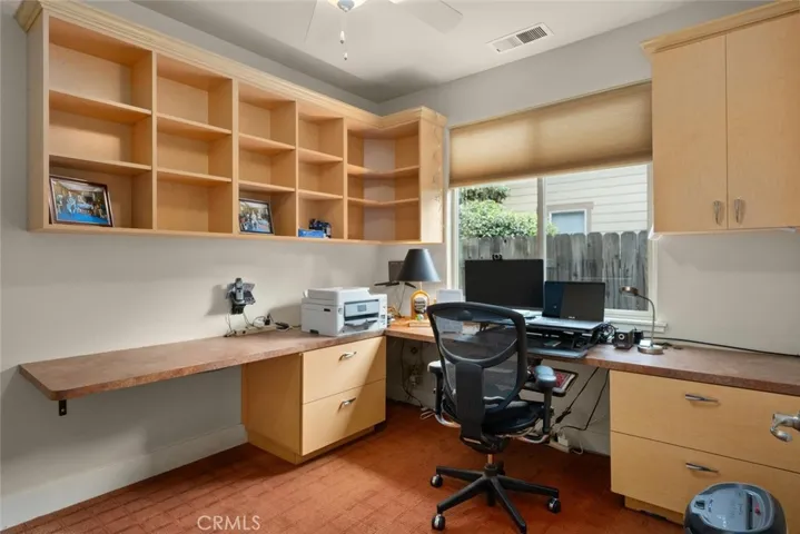 Built in desk for office/bedroom