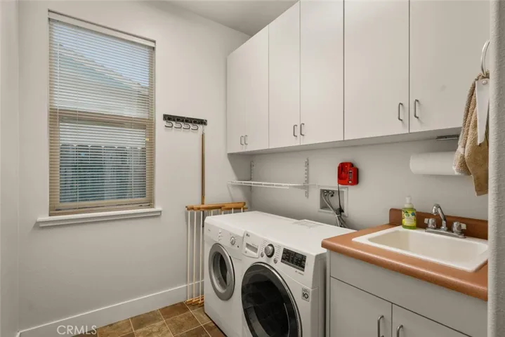 Laundry room with sink