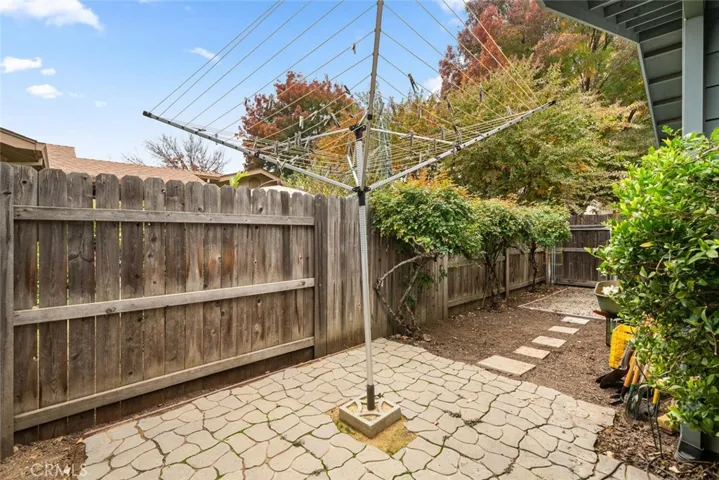 Side area for storage and clothes line