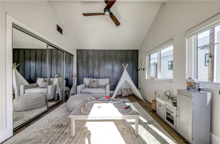 2910 3rd Avenue, Corona del Mar, California 92625