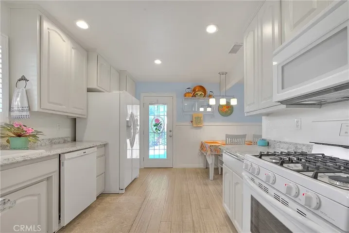 Preview 5 of 20 – Updated Kitchen