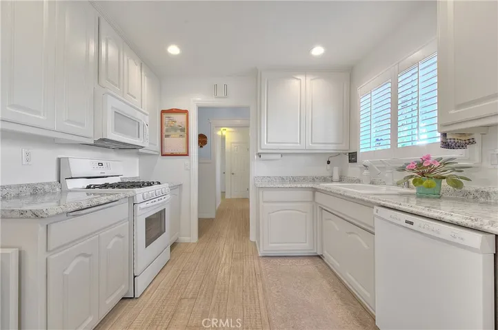 Preview 6 of 20 – Updated Kitchen