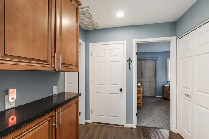 41370_Inverness Way_Hallway