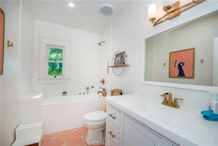 Guest Upstairs Bathroom