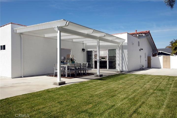 21722 Seaside Lane, Huntington Beach, California 92646