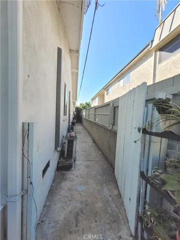 Western sideyard