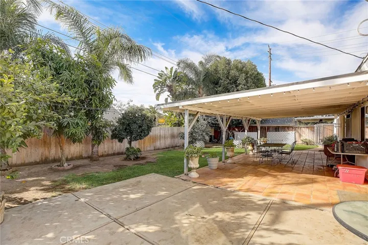 1522 E 20th Street, Santa Ana, California 92705