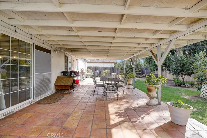 1522 E 20th Street, Santa Ana, California 92705